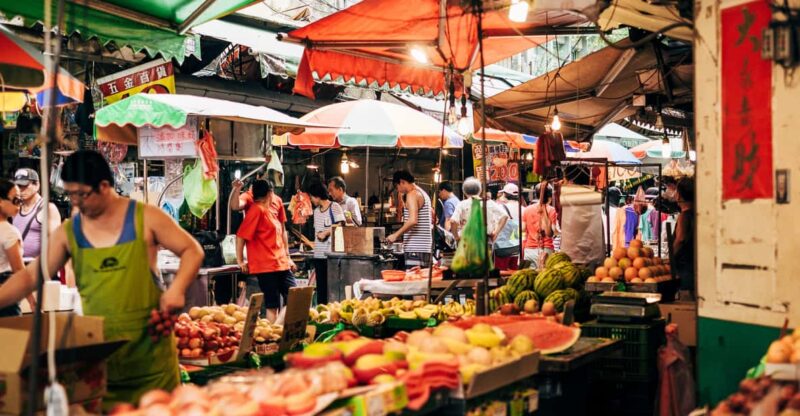 Iconic Food Tour: Local Street Food, Drinks & Sites - Itinerary and Highlights