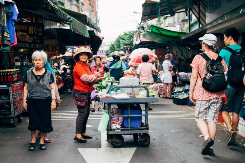 Iconic Food Tour: Local Street Food, Drinks & Sites - Customer Reviews