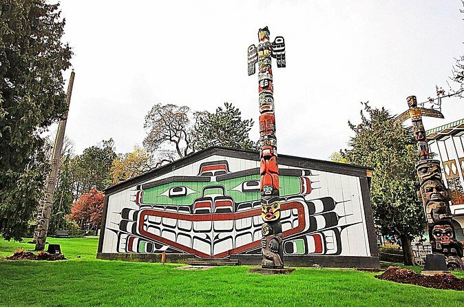 Iconic & Obscure Walking Tour in Victoria - The Sum Up