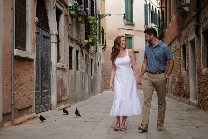 Iconic Photos While Exploring Venice - Capturing Gondola Rides