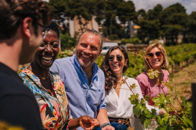 Iconic Sitges: Sailing Trip, Walking Tour & Vineyard Visit - Engaging Expert Commentary