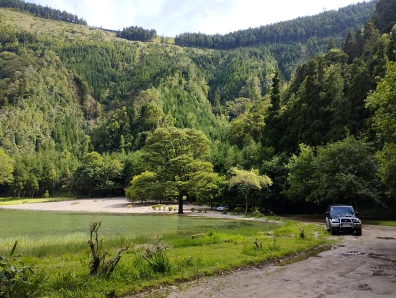 Idyllic Full Day West, Twin & Fire Lakes by SUV - Key Points