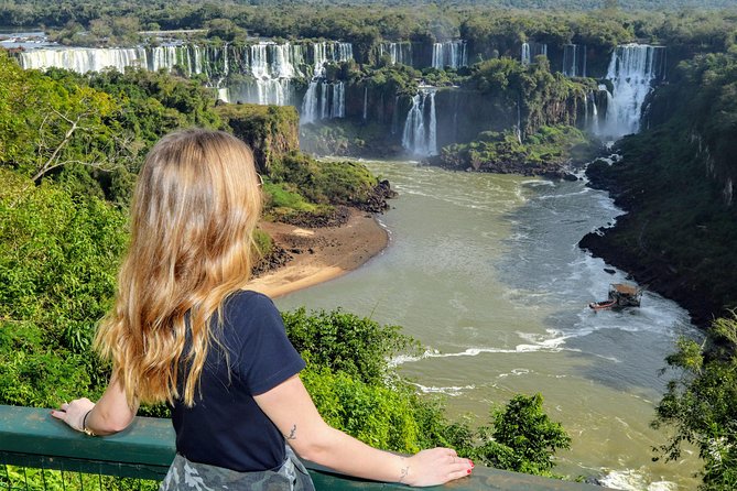 Iguassu Falls Brazilian Side: Macuco Safari, Helicopter Flight and Bird Park - Bird Park Exploration