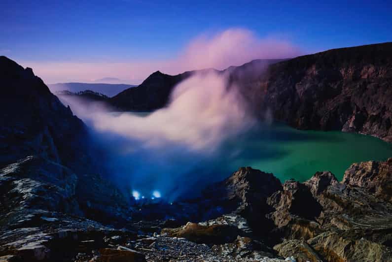 Ijen Crater : Blue Flame, Sunrise, and Sulfur Miners Trek - Participant Requirements