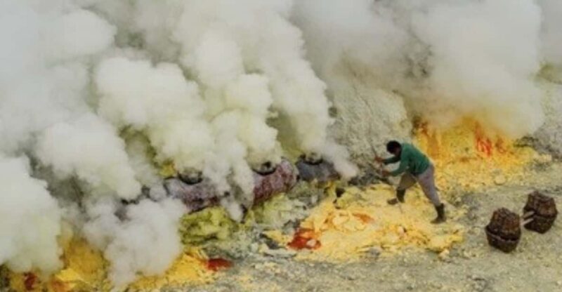 Ijen Crater : Midnight Trip From Bali - Main Attractions