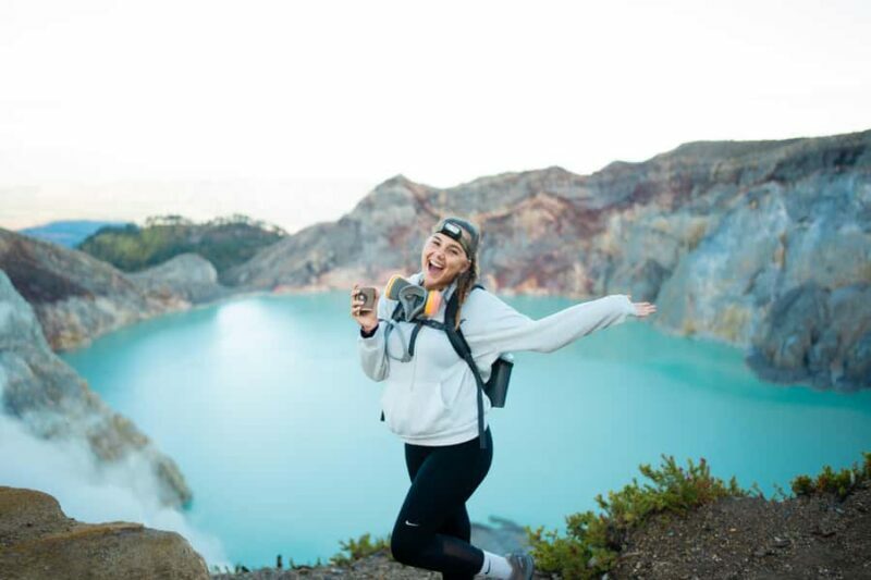 Ijen Midnight Tour With Experienced Guide - The Experience in Detail