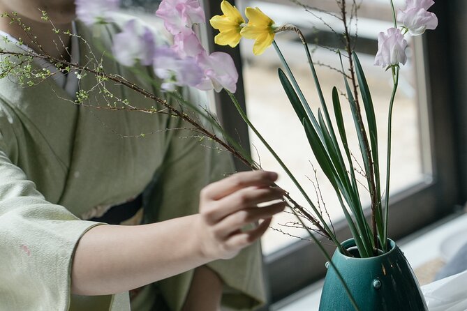 Ikebana Traditional Japanese Art of Flower Arranging - Exploring the Class Structure and Content