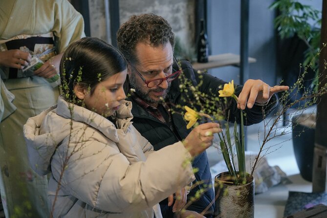 Ikebana Traditional Japanese Art of Flower Arranging - Mastering the Nageire and Moribana Styles
