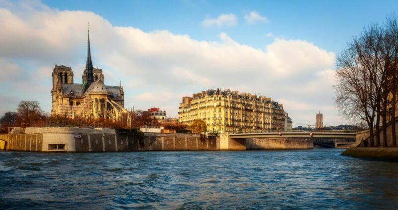 Ile De La Cite & Notre Dame Exterior | Guided Tour | 1h - Exploring Île De La Cité
