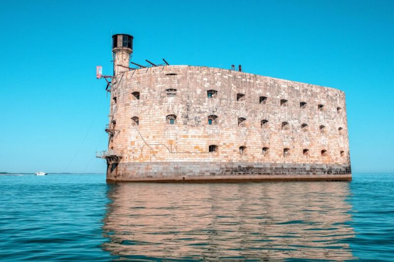 Île D'oléron: Boat Trip to Fort Boyard 1h00 - Included in the Tour