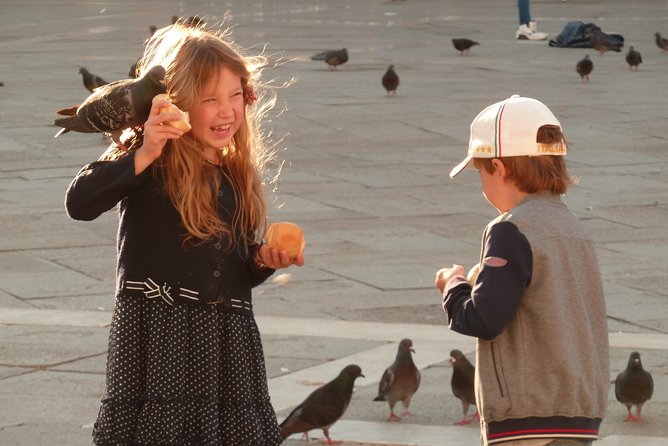 Illuminated Venice Tour for Kids & Families With Gelato & Sfogliatina Biscuit - Savoring Local Treats