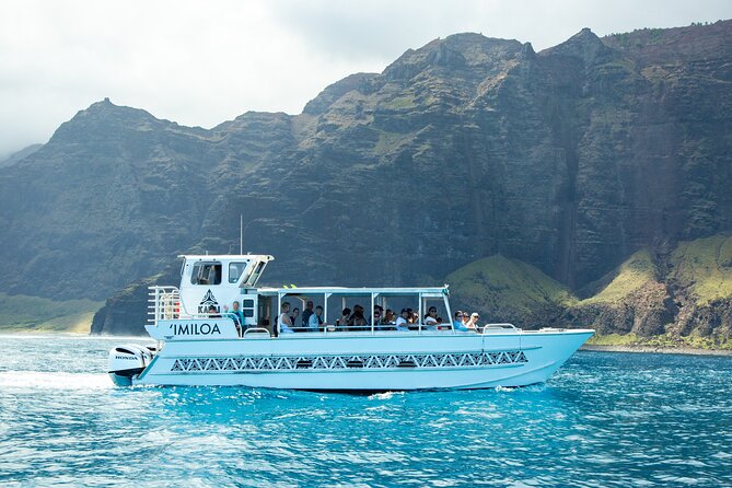 Imiloa Express Na Pali Sunset Tour - Onboard Amenities