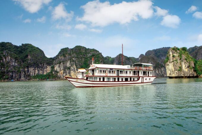 Immersive Halong Bay Cruise: 2 Days 1 Night - Activities and Experiences