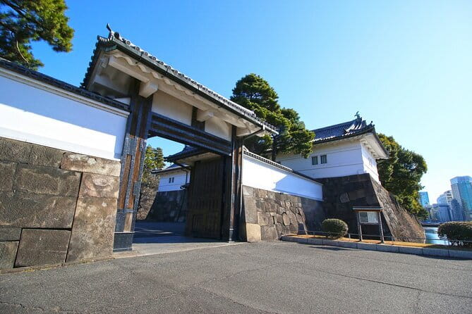 Imperial Palace and Heritage of Edo Castle Private Tour - Meeting and Pickup