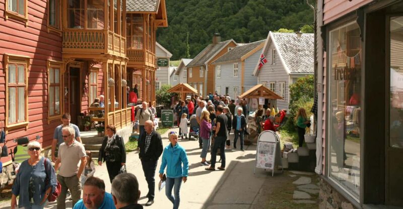 In Lærdal: Guided Old Town Tour - Key Points