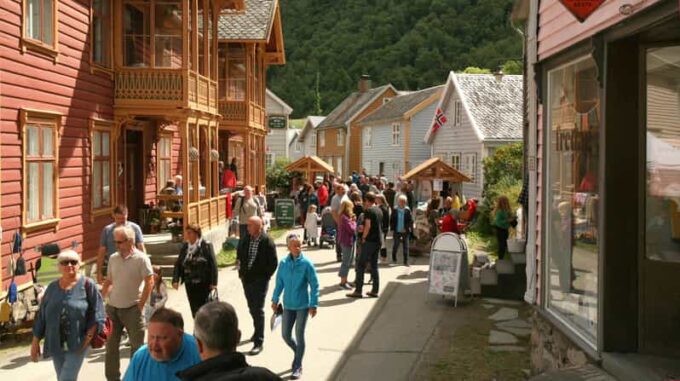 In Lærdal: Guided Old Town Tour - Duration and Pricing