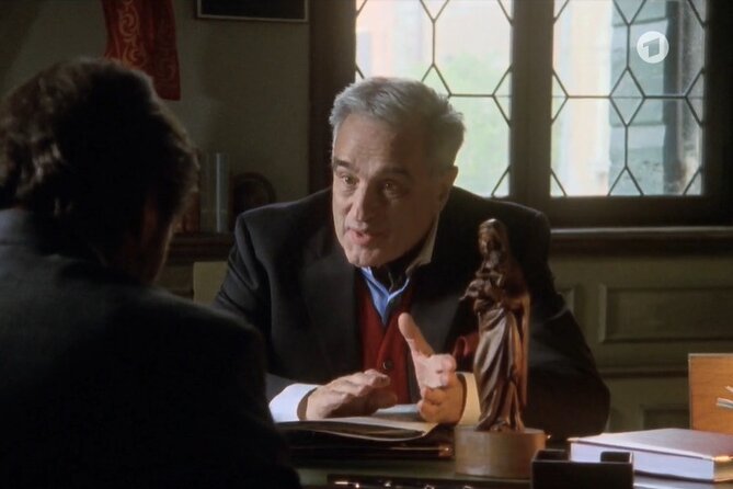 In the Footsteps of Commissario Brunetti by Donna Leon Walking Tour - Meeting and Pickup