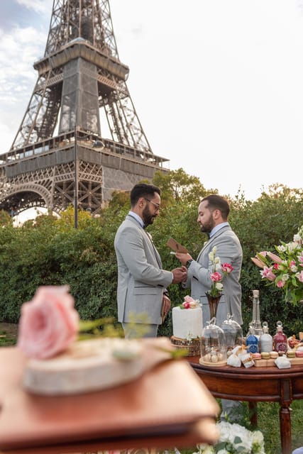 Inclusive and Private Photoshoot in the Heart of Paris - Key Points