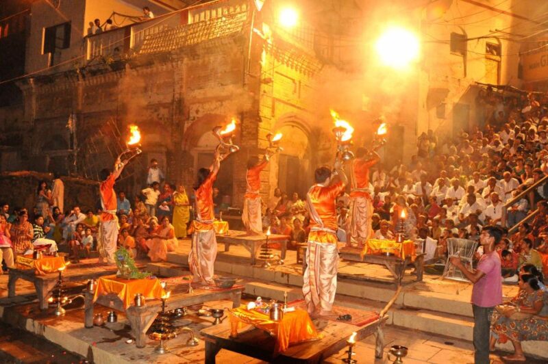 India: Evening Ganga Aarti With Dinner and Private Transfer - Customer Feedback and Ratings