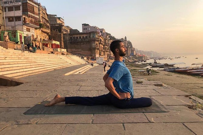 INDIVIDUAL YOGA CLASS - BEGINNER / ADVANCED Sunrise YOGA With Ayush in Varanasi - Professional Yoga Instructor