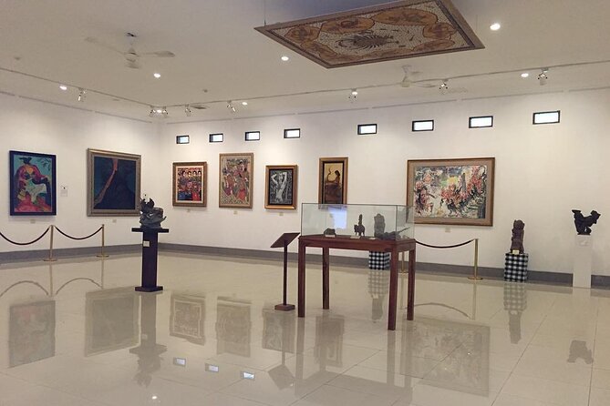 Indonesia: Museum Pasifika - Exploring the Museum