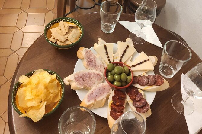 Indulge in Cordoba: Local Wines & Tapas Tasting - Positive Traveler Feedback and Sentiments