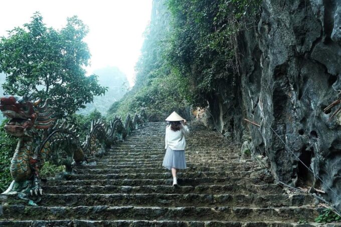 Indulge in Hoa Lu - Tam Coc/Trang An - Mua Cave - Mua Cave and Dragon Mountain