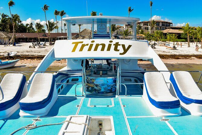 Infinity party boat in Punta Cana - Key Points