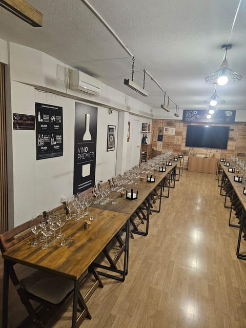 Initiation Tasting to the World of Wine + Tasting of Iberian Cured Meats - Activity Overview