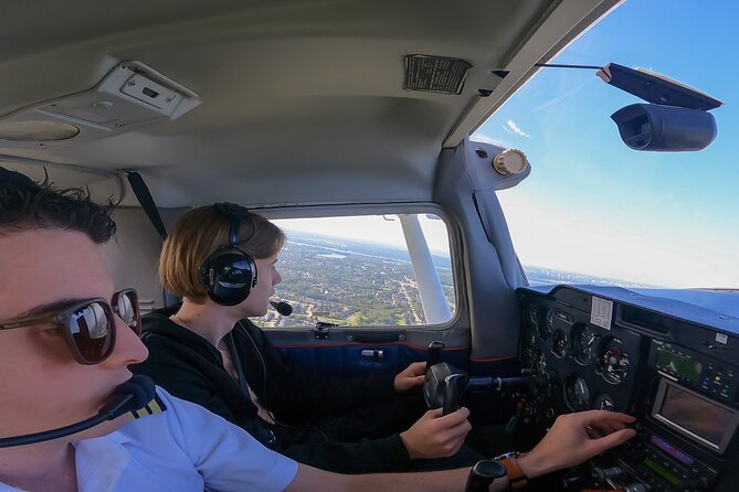 Initiation to Airplane Piloting in Gatineau-Ottawa - Ground Instruction and Safety Briefing