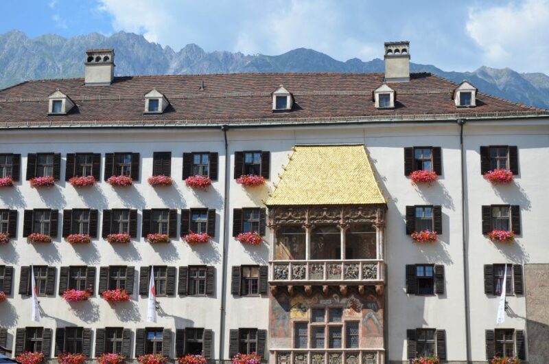 Innsbruck: Capture the Most Photogenic Spots With a Local - Meet at the Triumphal Arch