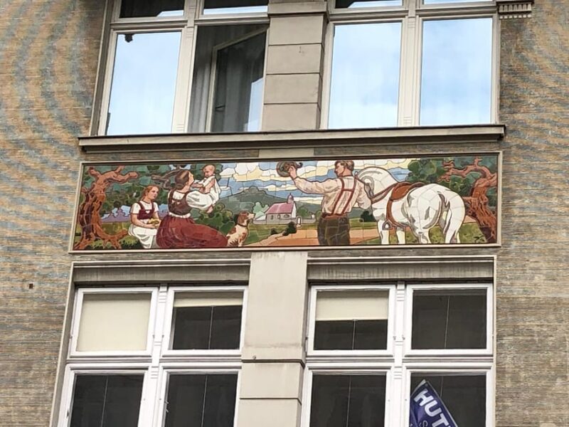 Innsbruck: Innsbruck`s Modern Style or Art Nouveau - Experience and Learning