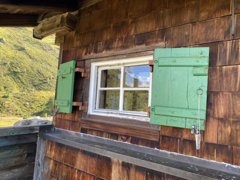 Innsbruck: Private Guided Mountain Hike Indian Summer / Autumn - Included