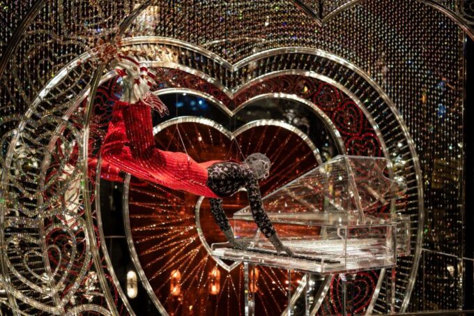 Innsbruck Swarovski Crystal Worlds Ticket and Transfer - Shared Transfer From Innsbruck