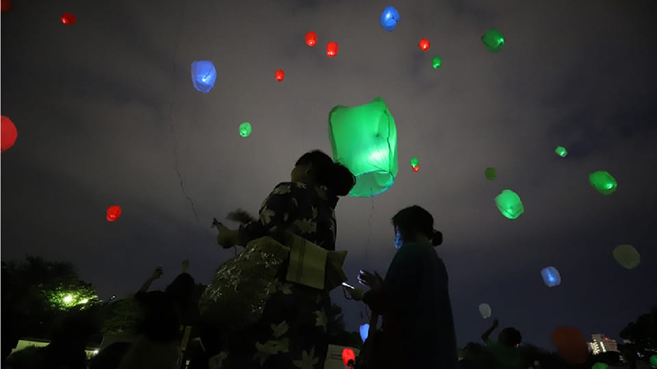 [Input TEXT TRANSLATED INTO English]:"With LED Lantern" Niigata Sake Fair in Sado Island - Shuttle Bus and Event Location