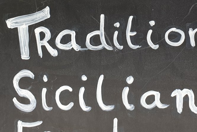Inspirational Italian Walking Tour in The Hagues Royal Area - Personalized Exploration