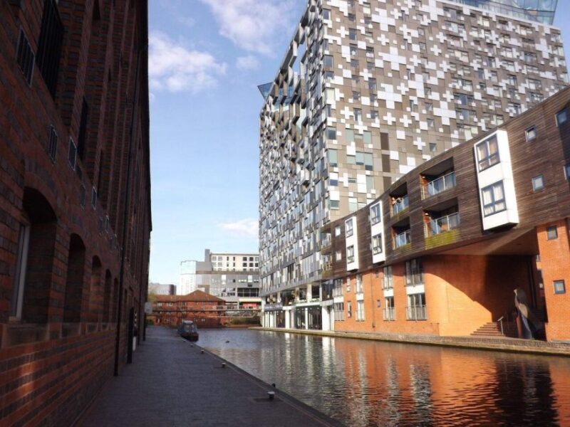 Inspiring Birmingham – Family Walking Tour - Exploring Historic Religious Landmarks