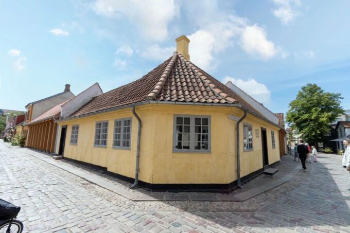 Inspiring Odense - Walking Tour for Couples - Booking Information