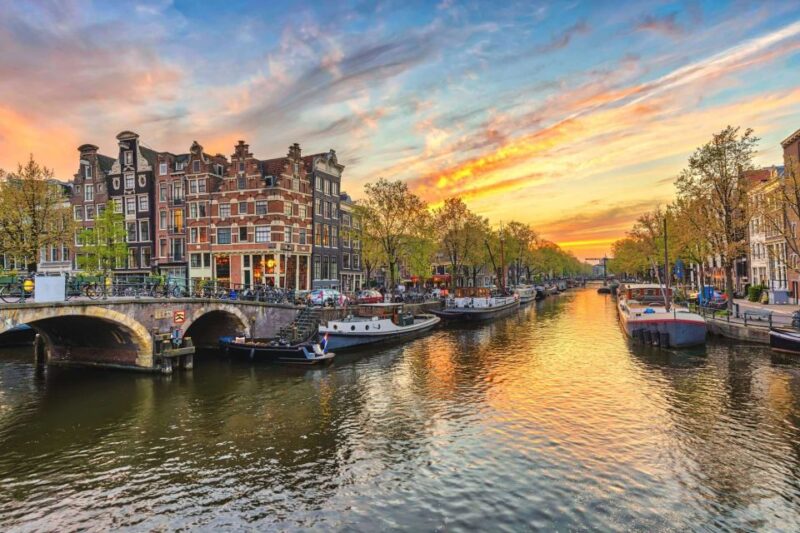 Instagram Photo Shoot in Amsterdam With a Photographer - Tailored for Participants