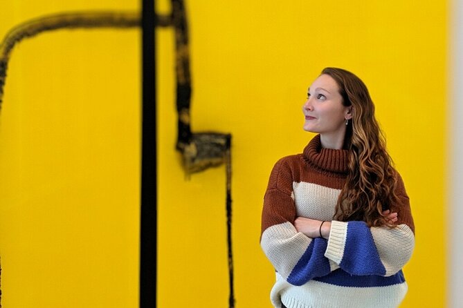 Instagram Photo Tour and Art Walk at The Art Institute in Chicago - Meeting the Knowledgeable Tour Guide