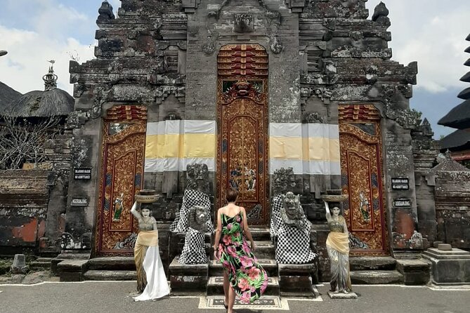 Instagram Tour With Photographer - Private & All-Inclusive - Nightlife and People-Watching