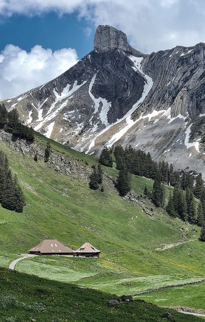 Interlaken: 2 Days Hiking Trip & Mountain Hut - Key Points