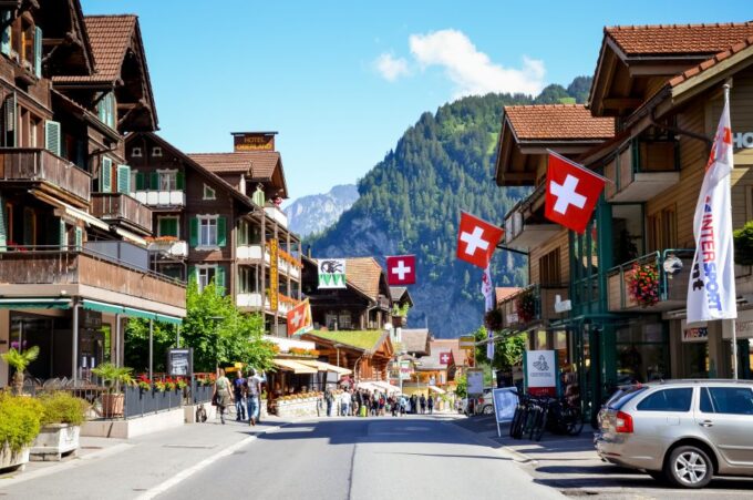 Interlaken: Lauterbrunnen & Mürren Village Small Group Tour - Stunning Mountain Views