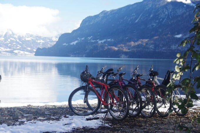 Interlaken Winter Bike Tour: Rivers, Lakes and Hot Chocolate - Bönigen: Visit Traditional Swiss Village
