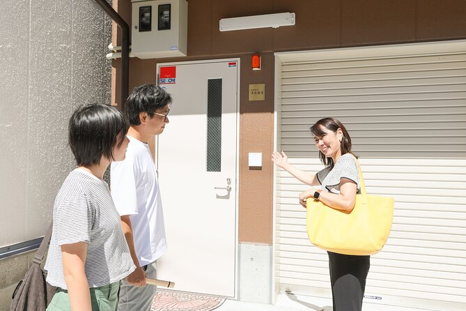 Interpreter Who Serves the City Services for 4 and 8 Hours - Nearby Transportation
