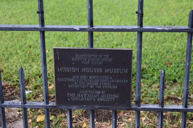 Intimate WWII: Honor Our Heroes and Historic Honolulu Tour With Lunch - Key Points