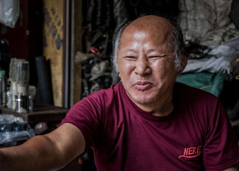 Into The Thieves Market Hanoi Photography Tour - Market Description