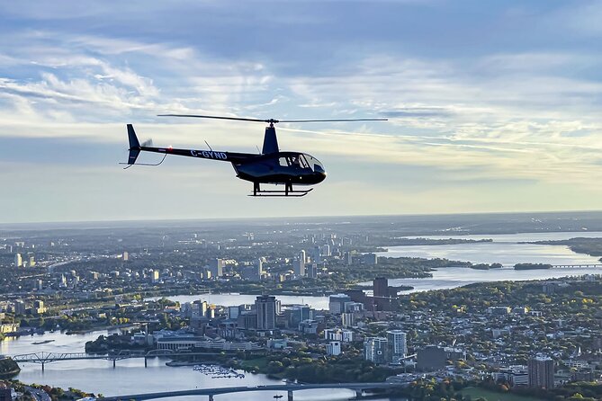 Introduction to Helicopter Piloting in Gatineau-Ottawa - Included in the Tour
