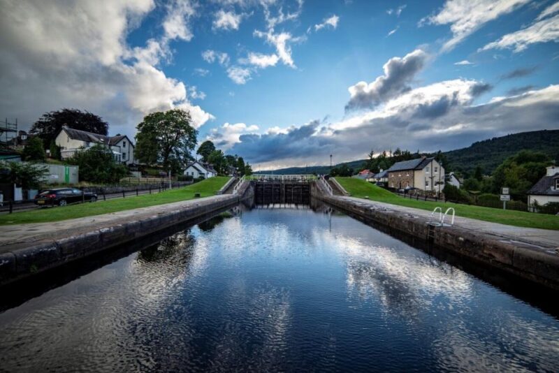 Inverness: Loch Ness Experience 1-Day Tour - Discovering Urquhart Castle