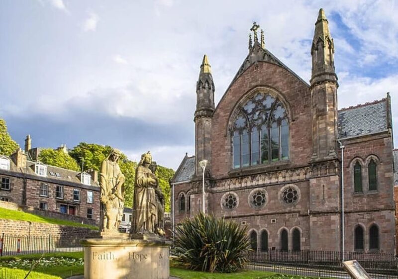 Inverness Scavenger Hunt and Sights Self-Guided Tour - How the Tour Works